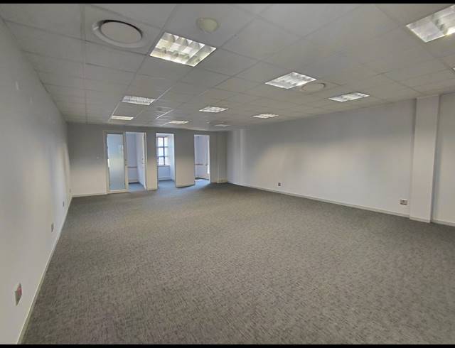 112M² OFFICE TO LET IN BRYANSTON